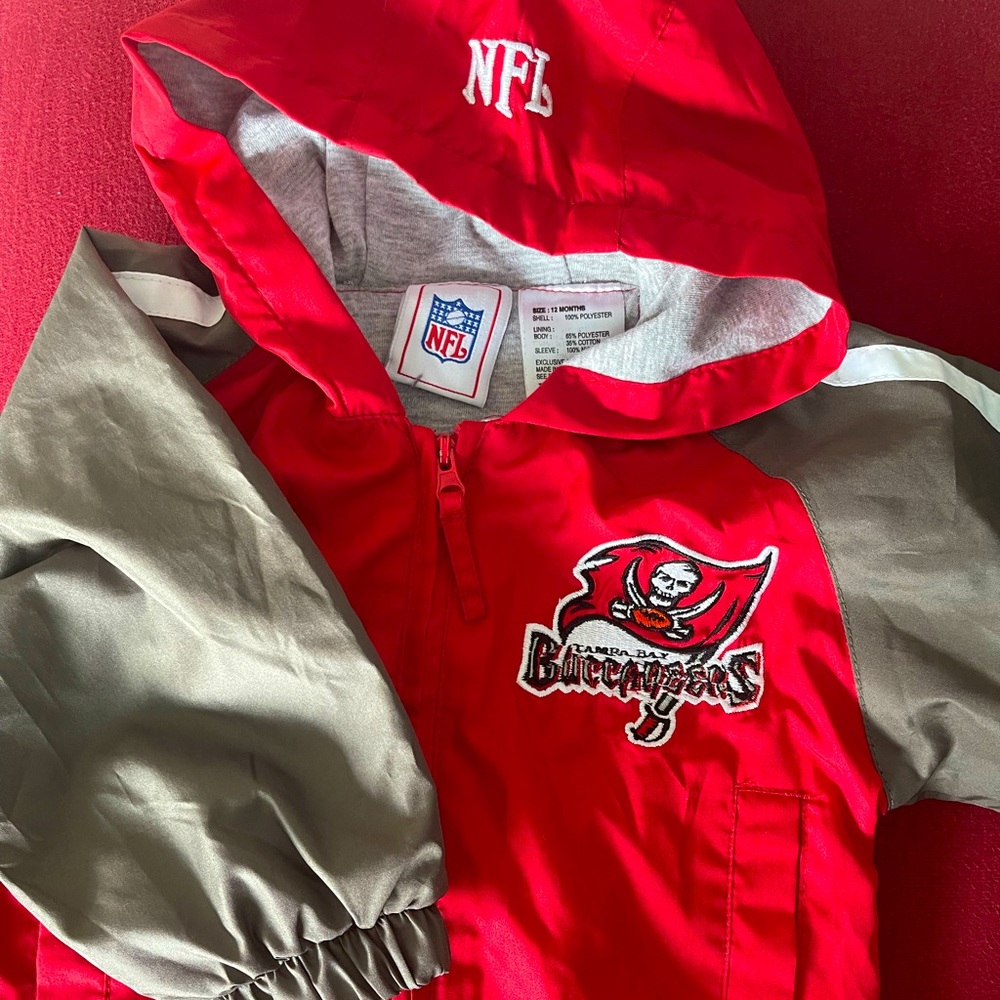 🏈 Tampa Bay Buccaneers 🏴‍☠️ Jacket • NFL Team Apparel •Size 12 months